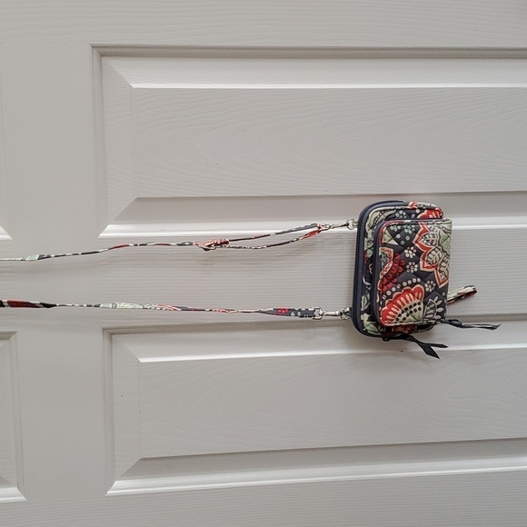 Vera Bradley All in One Crossbody Bag/ wristlet in Nomadic Floral - Picture 2 of 9